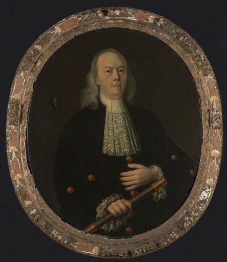Heavily damaged, carved and gilded oval frame