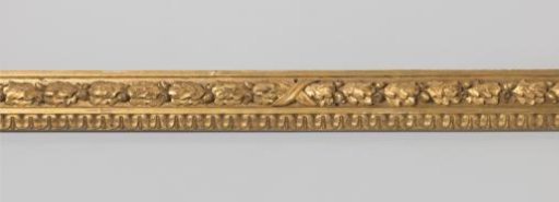 Frame fragment: gilded frame with pâte ornaments, bottom rail.