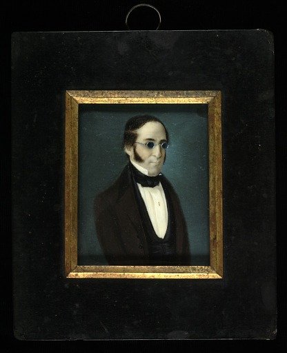 Caballero con lentes de la familia Canals